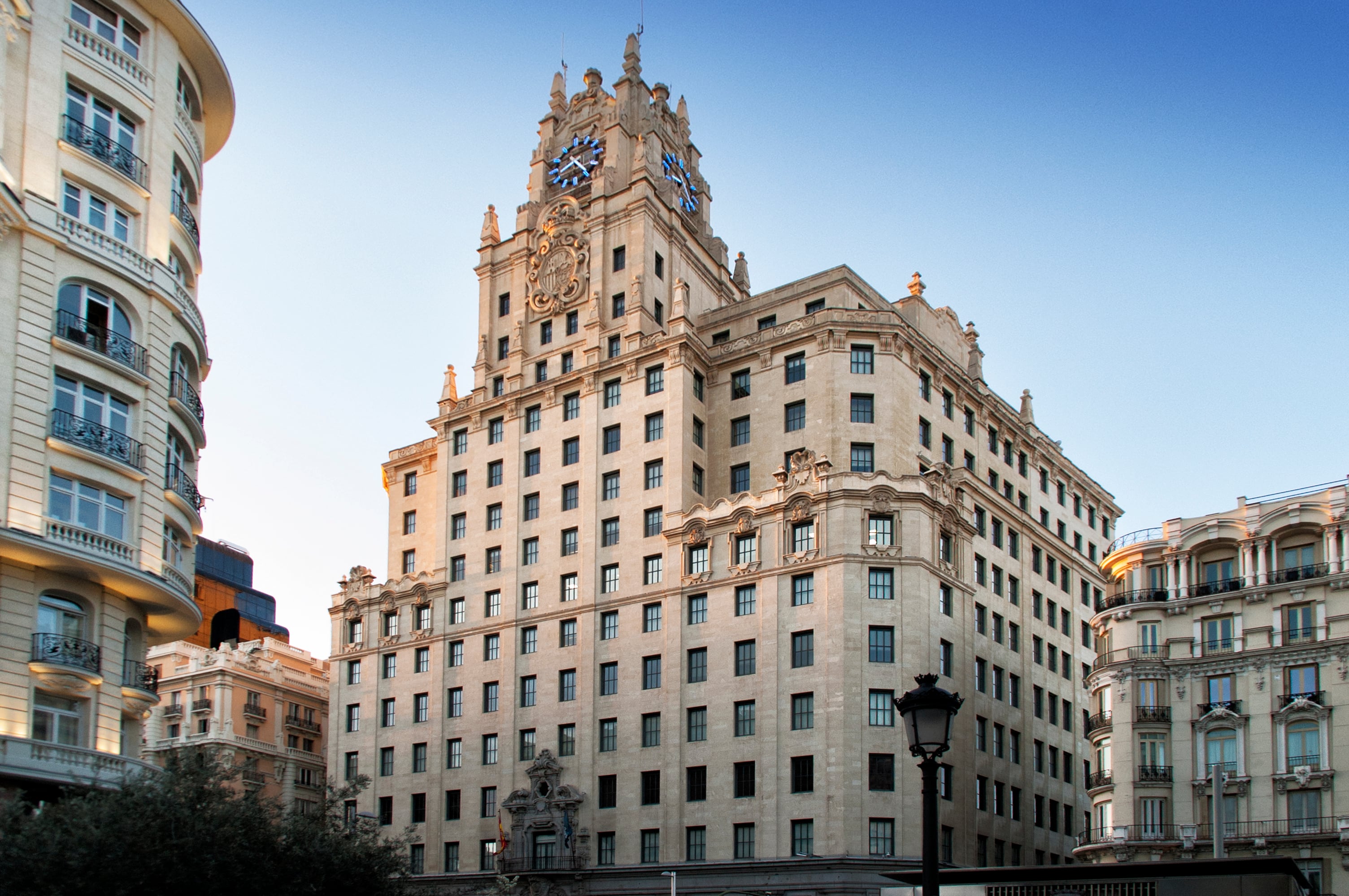 El edificio histórico de Telefónica en la Gran Vía de Madrid por un importe superior a 200 millones de euros (@metro_madrid)