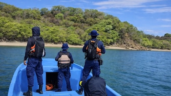 Continúa la búsqueda de los tripulantes desaparecidos de la lancha Roxana II en el Pacífico Norte de Costa Rica