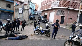 Un ataque armado entre civiles armados y policías deja un muerto y seis heridos en San Pedro Sacatepéquez, Guatemala