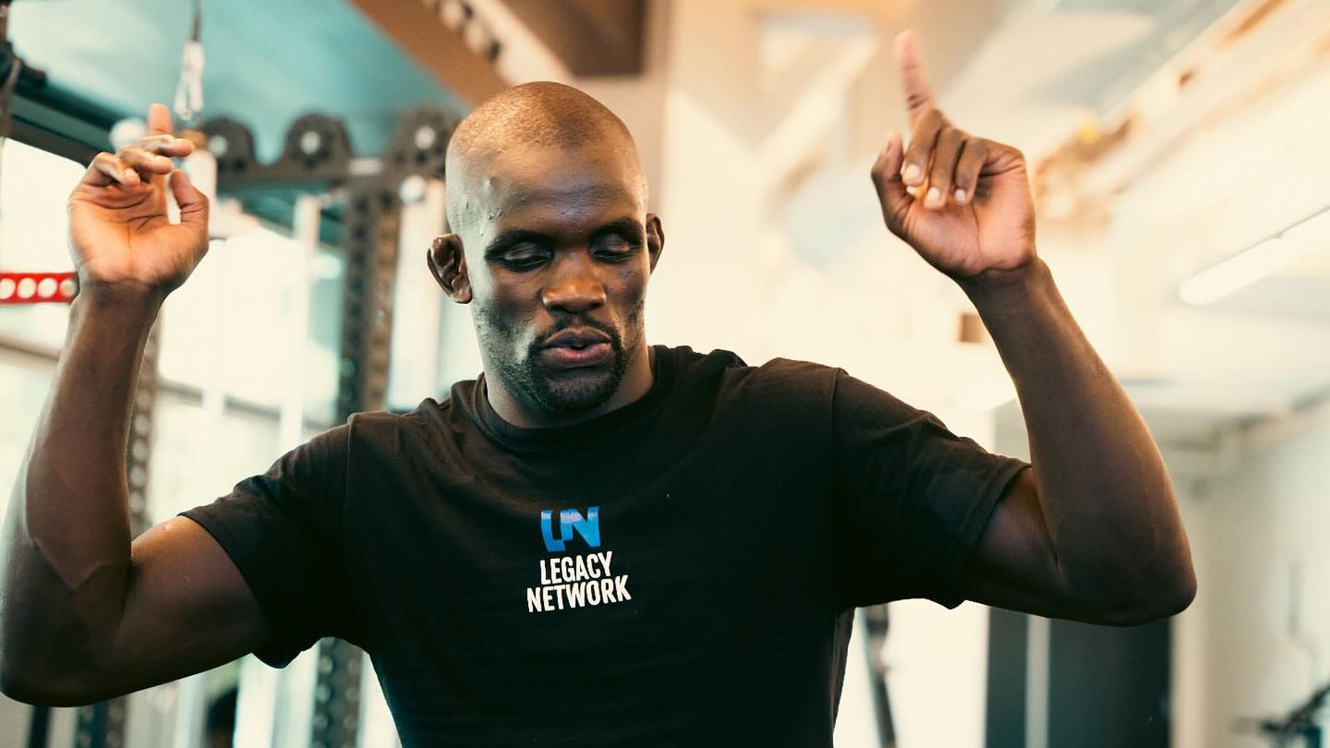 Themba Gorimbo se convirtió en el primer zimbabuense en lograr una victoria en la UFC, haciendo historia en las artes marciales mixtas (Instagram / @thembagorimbo_mma)