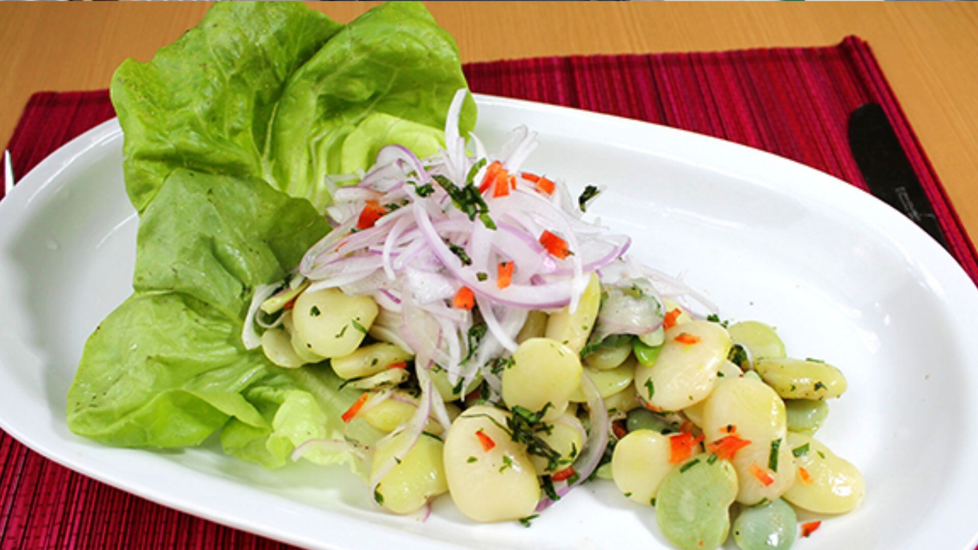 La ensalada de pallares se suele combinar con un guiso de carne - Créditos: Ajinomoto Perú.