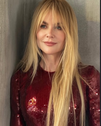 Nicole Kidman adoptó el flequillo de cortina como su sello distintivo en recientes presentaciones públicas (@nicolekidman)