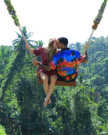 Cuti Romero y su pareja