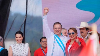 Marcelo Ebrard viaja a Honduras