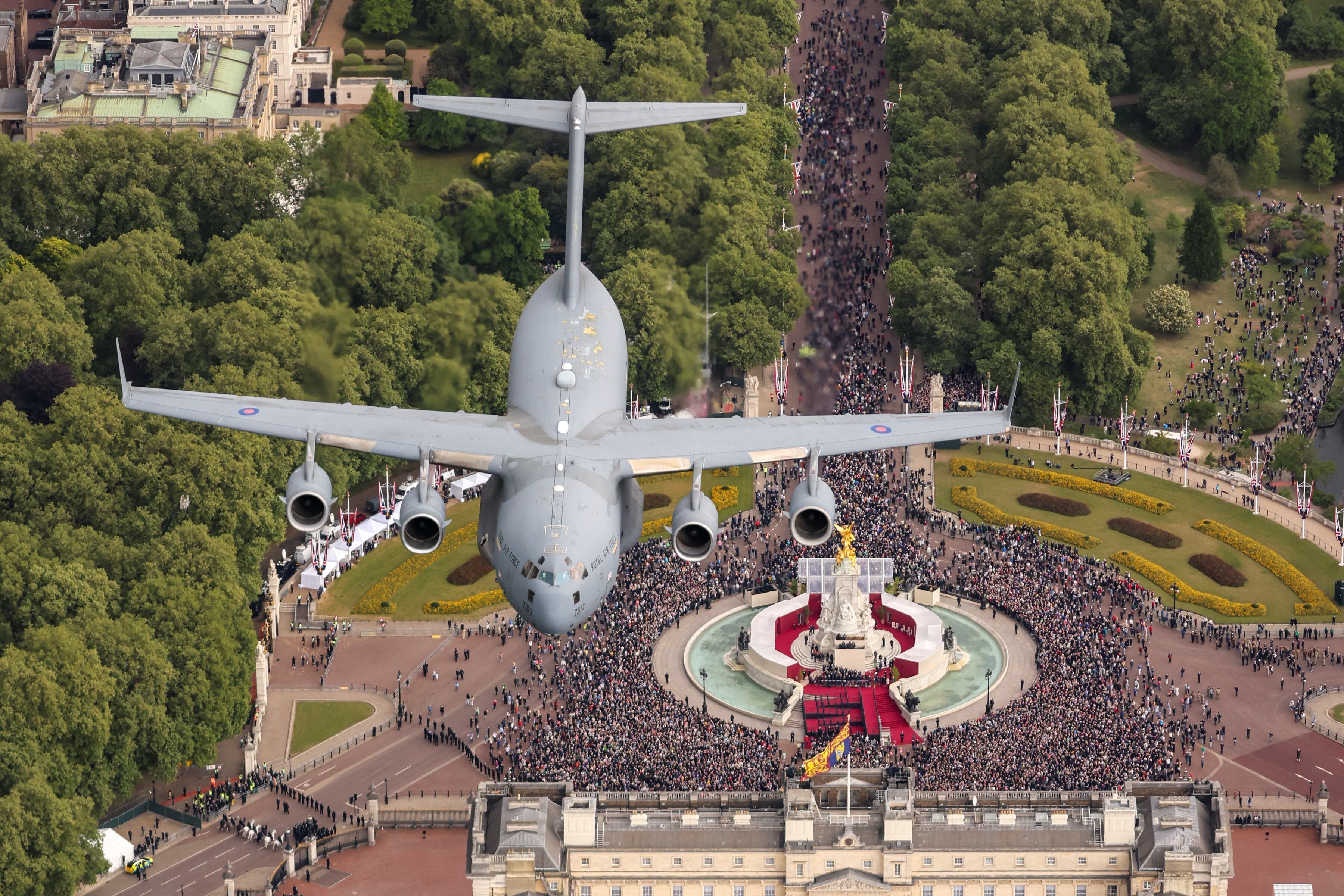 El Reino Unido conmemora 80 años de paz homenajeando a quienes sacrificaron sus vidas (REUTERS)