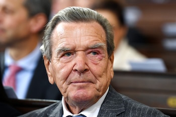 El excanciller alemán Gerhard Schröder, propuesto por Putin como mediador en la guerra de Ucrania, en Hamburgo el 3 de octubre de 2023. Berlín recibió la sugerencia con escepticismo. (Gregor Fischer/AP/archivo)