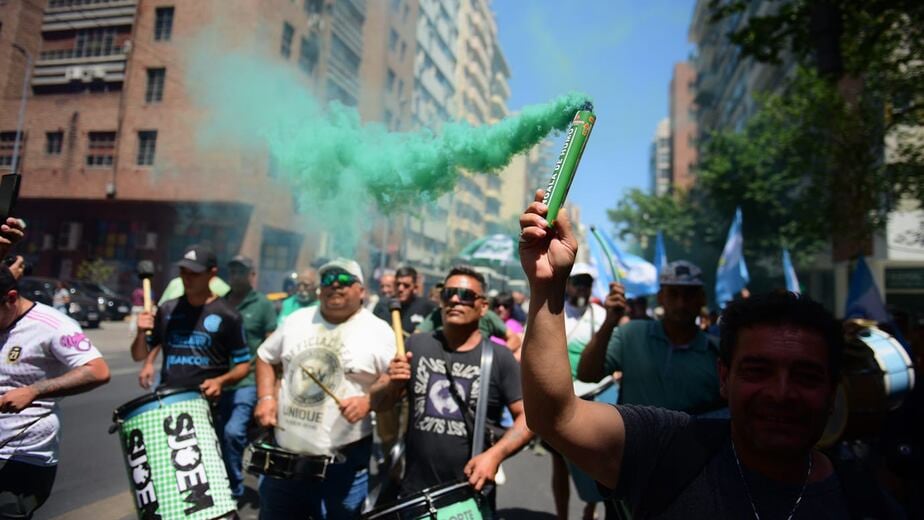 Dirigentes nacionales y regionales de la CGT y las dos CTA, junto a otros actores gremiales, encabezaron conferencias de prensa y actos públicos, advirtiendo sobre los riesgos que implica la reforma para el movimiento obrero (La Voz)