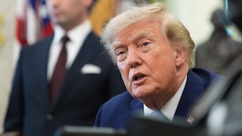 Trump dijo que Estados Unidos tiene limitaciones en algunas municiones, pero que está en una “excelente posición” frente a Irán