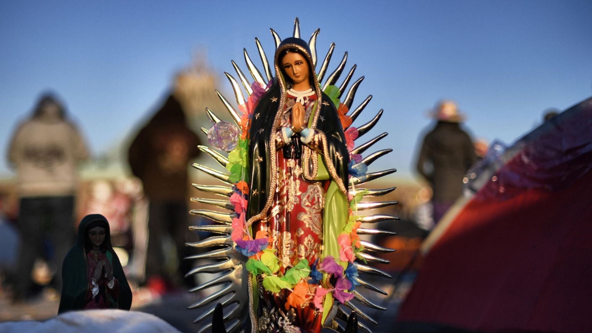 Cada 12 de diciembre los fieles honran a la Virgen de Guadalupe con música, procesiones y fe inquebrantable (AFP)