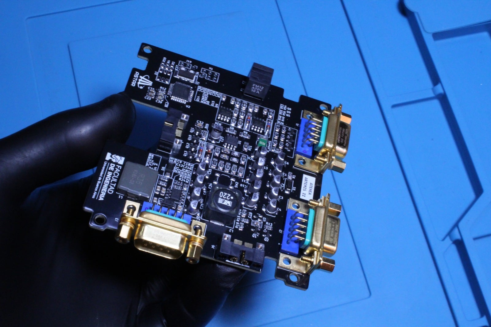 El equipo que diseñó y construyó Atenea estuvo integrado mayoritariamente por estudiantes de ingeniería y ciencias exactas