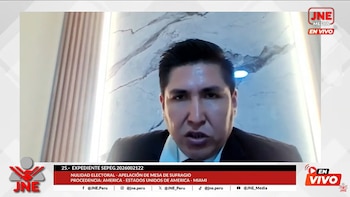Hombre de traje oscuro en una videollamada, mirando al frente. Se ven logos de JNE Media y textos sobre nulidad electoral y apelación de mesa de sufragio
