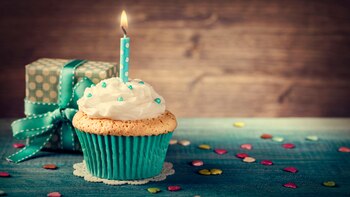 Chris abrió la puerta a