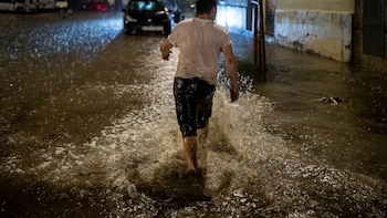 El temporal de lluvias en Cataluña deja un fallecido, más de 4.000 incidencias y carreteras afectadas, principalmente en Barcelona