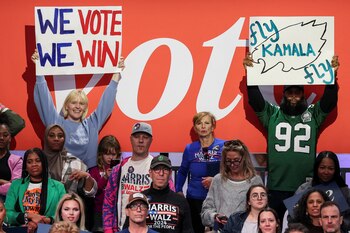 Seguidores de Kamala Harris durante