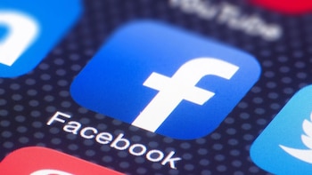 Creada en 2004, Facebook se mantiene entre las redes sociales con mayor presencia global. En Perú, de acuerdo con el Digital News Report 2025, lidera el uso de plataformas para el consumo de noticias.