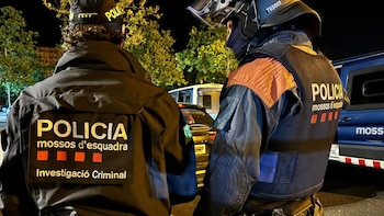 Un menor es hospitalizado en estado grave en Barcelona tras ser atacado por un grupo de jóvenes y resultar herido por una arma blanca
