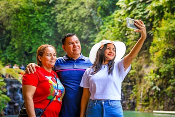 El Salvador recibió 195 mil visitantes internacionales durante la Semana Santa 2026, superando en 35 % la meta proyectada por autoridades. (Cortesía: Secretaría de Prensa)