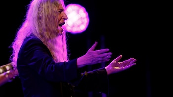 Las idas y vueltas de Patti Smith, en una insólita sobreactuación generada apenas por un partido de fútbol