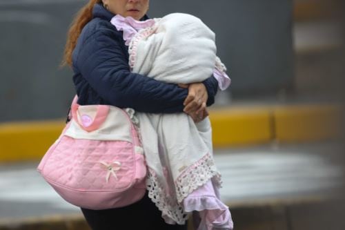 Recién nacidos suelen enfermarse con facilidad en invierno. (Foto: Andina)