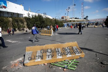 A roadblock left by supporters of ousted Bolivia's President Evo Morales is seen on a street in El Alto, on the outskirts of La Paz, Bolivia November 18, 2019. REUTERS/David Mercado