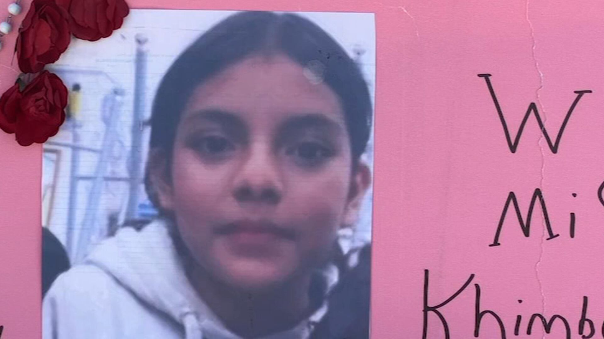 La agresión sufrida por Khimberly fue perpetrada con una botella de agua metálica en las instalaciones del centro educativo (Captura de video)