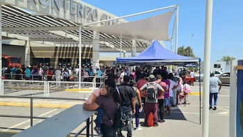 Largas colas en control fronterizo
