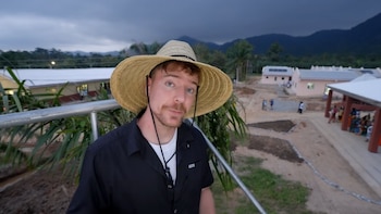 MrBeast construyó un pueblo en Ghana con 10 millones de dólares para ayudar a familias y combatir el trabajo infantil