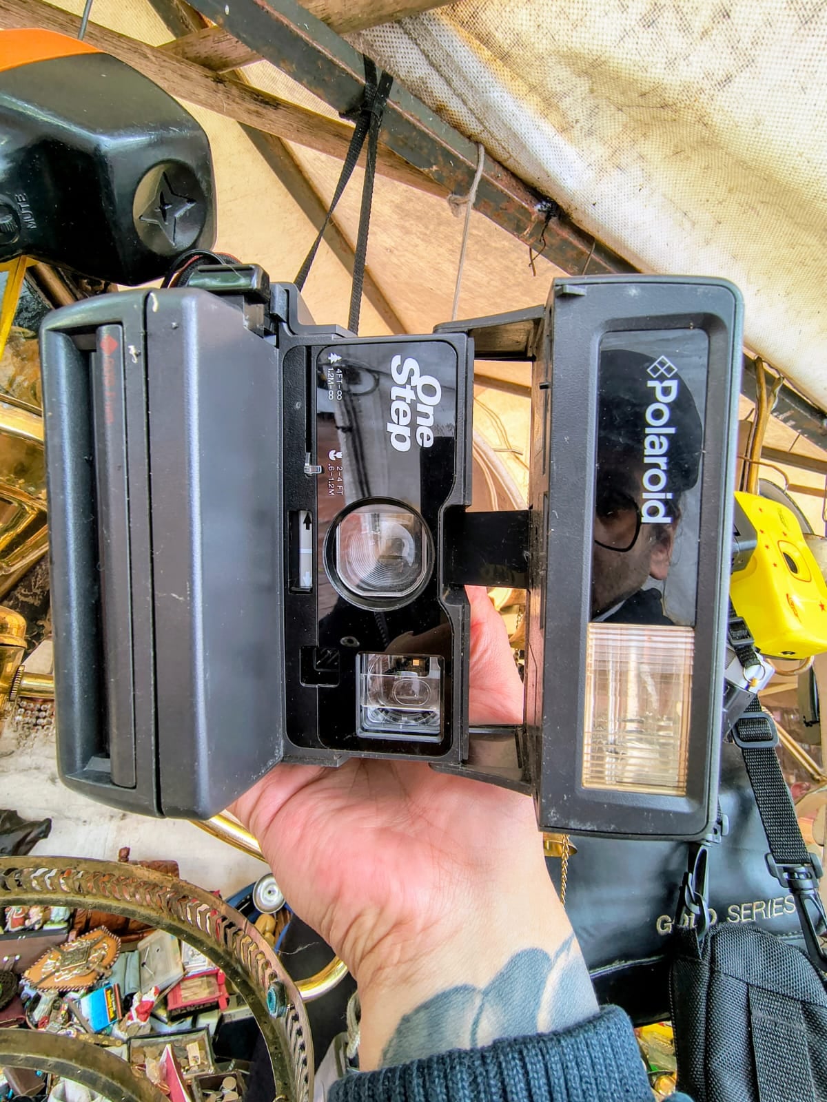 Este modelo de Polaroid OneStep 600 con flash integrado llegó al mercado en 1983 y, con variaciones de diseño, se mantuvo en producción durante los años 80 y principios de los 90, convertida en un ícono de la fotografía instantánea de esa época - crédito Santiago Neira