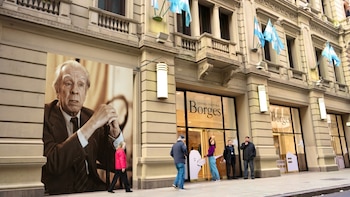 Borges en el Borges: el centro cultural reinventa al gran escritor con un ciclo de arte, ciencia y literatura
