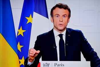 “Estamos junto a Ucrania”, sostuvo el presidente Emmanuel Macron en un discurso solemne a la Nación.