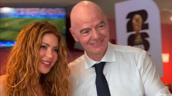 Gianni Infantino sorprendió a Shakira con un regalo muy especial: “El poder colectivo de la música y el fútbol”