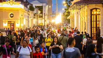 Centro Histórico de San Salvador recibe más de un millón de visitantes en vacaciones agostinas 2026