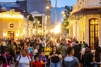 Centro Histórico de San Salvador recibe más de un millón de visitantes en vacaciones agostinas 2026