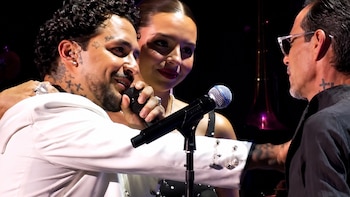 Ángela Aguilar y Christian Nodal rinden homenaje a Marc Anthony en Premios Juventud 2026 y sepultan rumores de tensiones