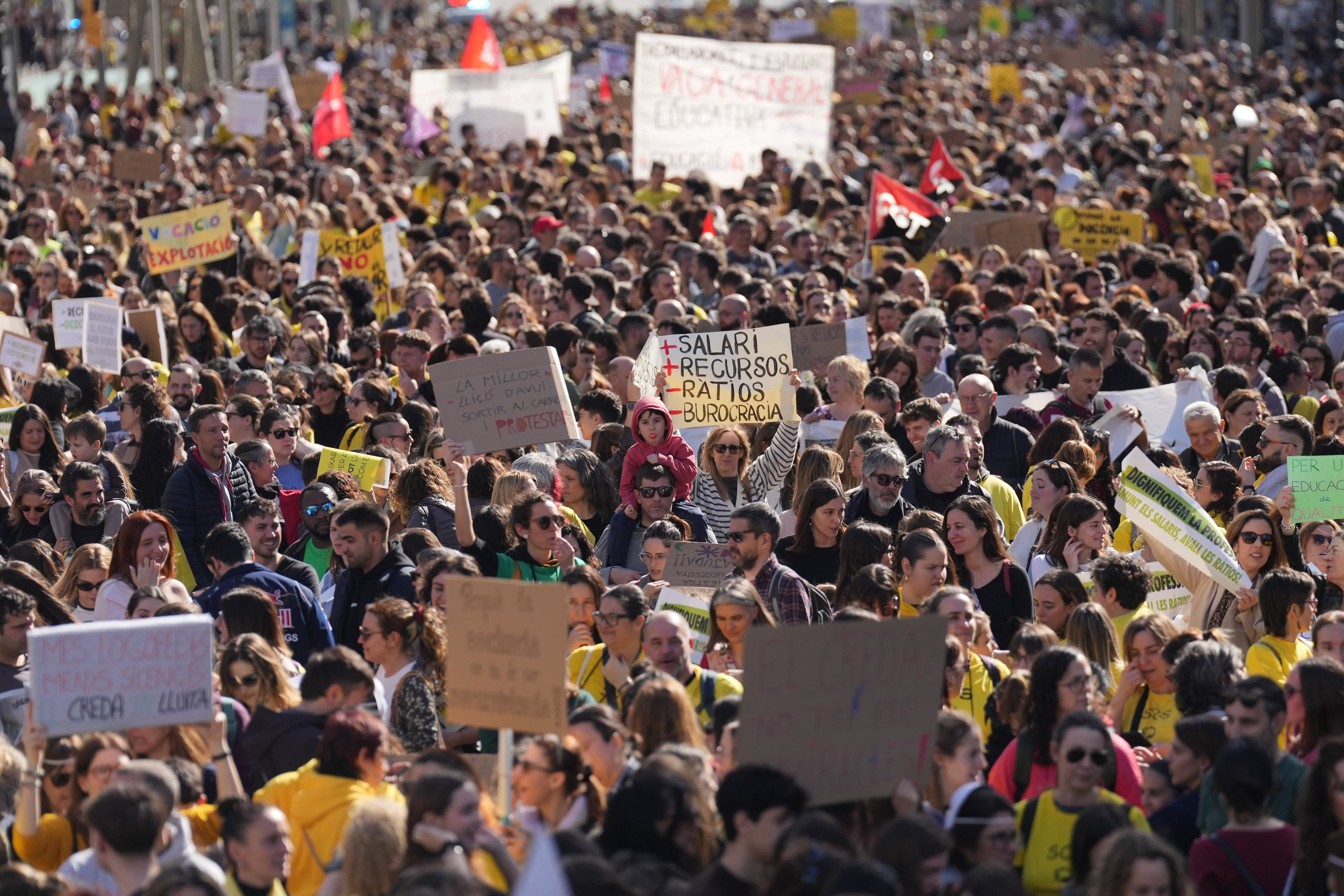 EDUCACIÓN EN CATALUÑA: Nueva ola de huelgas ante el rechazo al acuerdo salarial