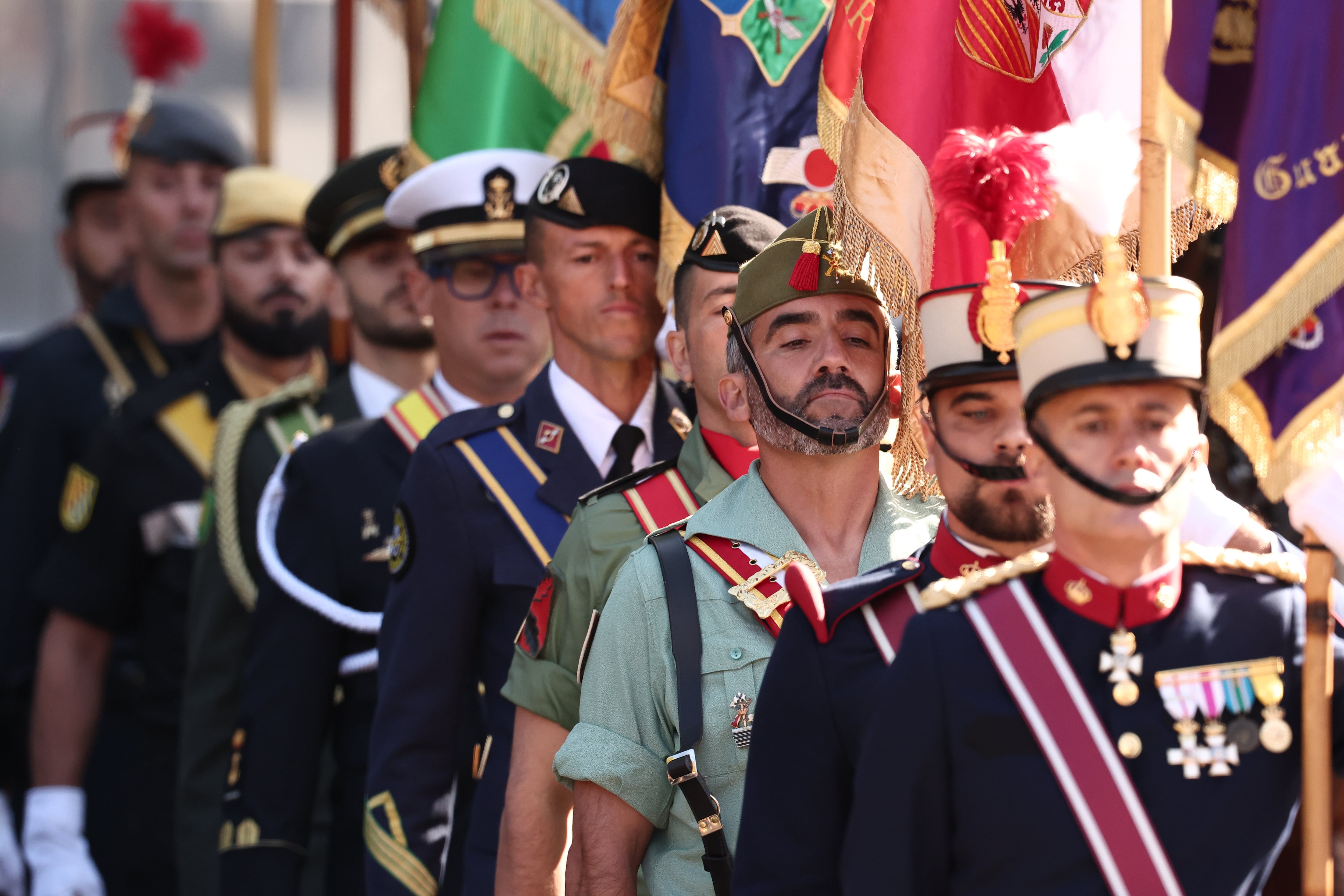 Miembros de los Cuerpos de Seguridad del Estado durante el acto solemne de homenaje a la bandera nacional y desfile militar por el 12 de Octubre. (Eduardo Parra/Europa Press)
