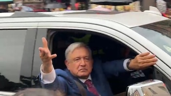 Video capta a dirigente de Morena llamando a AMLO “el peor presidente” ante aplausos de militantes