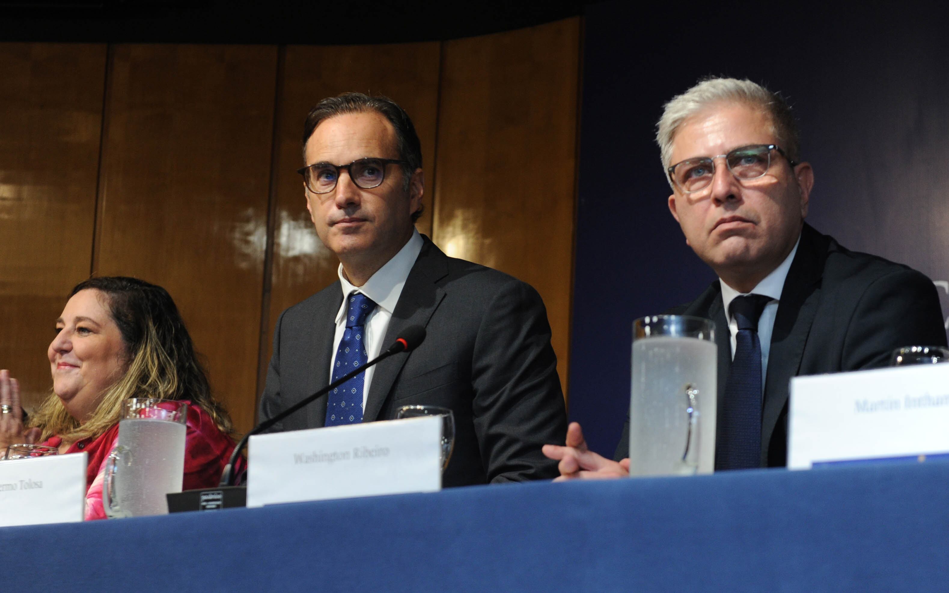 El presidente del BCU, Guillermo Tolosa, y el presidente anterior, Washington Ribeiro (Presidencia Uruguay)