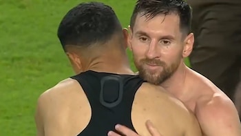 Messi cambió la camiseta con