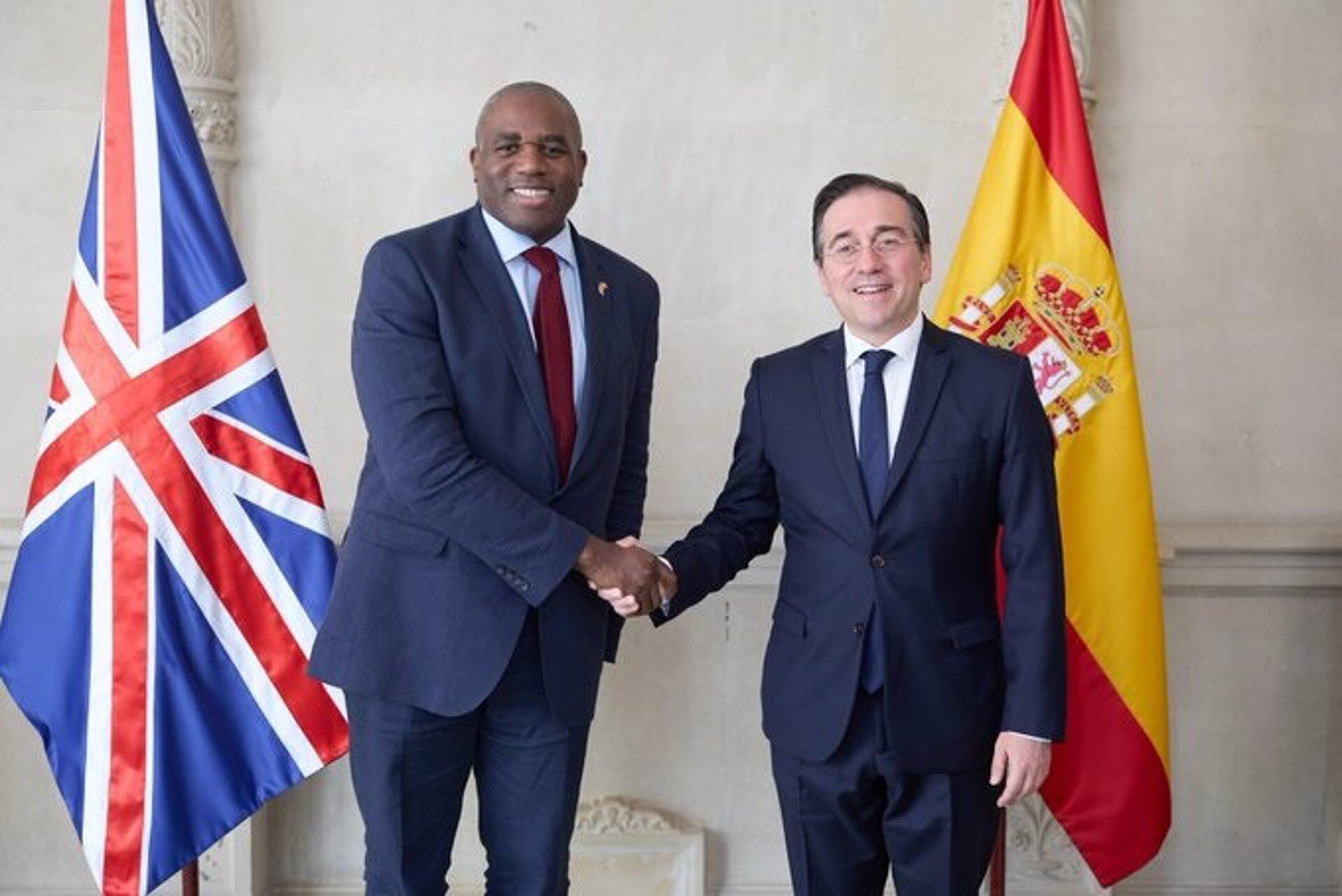 El ministro de Asuntos Exteriores, Unión Europea y Cooperación, José Manuel Albares, con su homólogo de Reino Unido, David Lammy, en Madrid. (Europa Press/MINISTERIO DE ASUNTOS EXTERIORES)