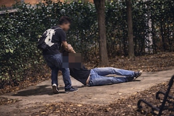 El sujeto golpeó a su pareja y ella siguió detrás de él - crédito Imagen Ilustrativa Infobae