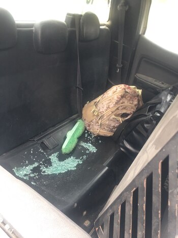 Así quedó interior del patrullero