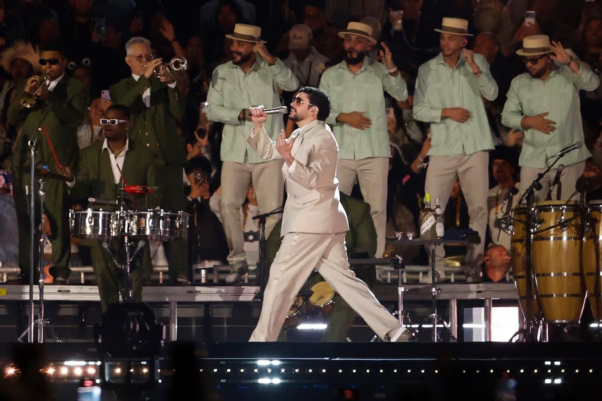 Elogios y polémicas tras la aparición de Bomba Estéreo en el arranque de la gira de Bad Bunny en Colombia - crédito EFE