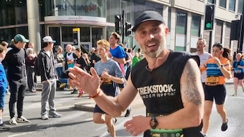 Quimioterapia, cirugía y running: la emotiva historia del británico que venció el cáncer de colon y corrió el Maratón de Londres