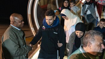 Arribo del segundo vuelo humanitario con colombianos provenientes del Líbano, donde hay una grave situación humanitaria ante la intervención militar de Israel en contra del grupo yihadista Hezbolá. (Crédito: @CancilleriaCol / X)