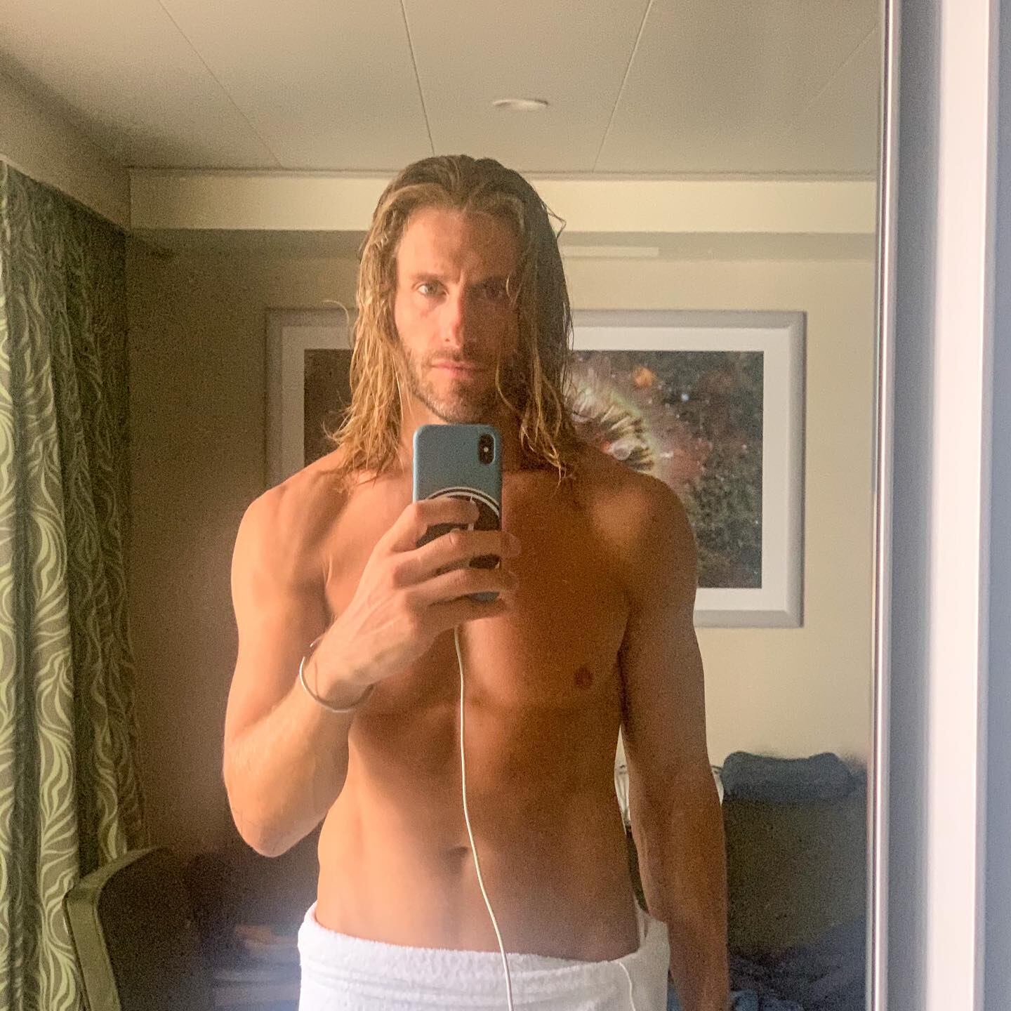 Roure ganó fama como el barman de First dates, un famoso programa de citas de la TV española