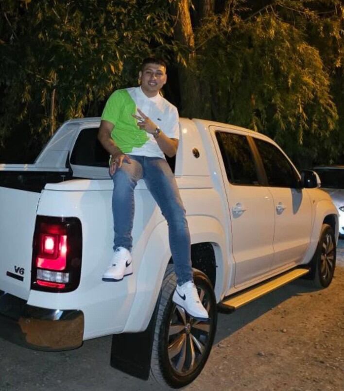 Araneda se exhibía con vehículos de alta gama sin patente, mostraba sus viajes en redes, tiene una chacra y, al momento de la detención, tenía un millón de pesos en efectivo encima