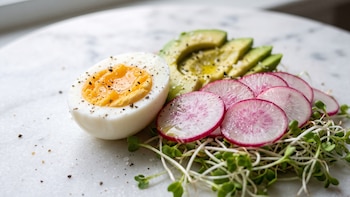 Dieta nutritiva: cuáles son los alimentos más saludables para acompañar el huevo duro