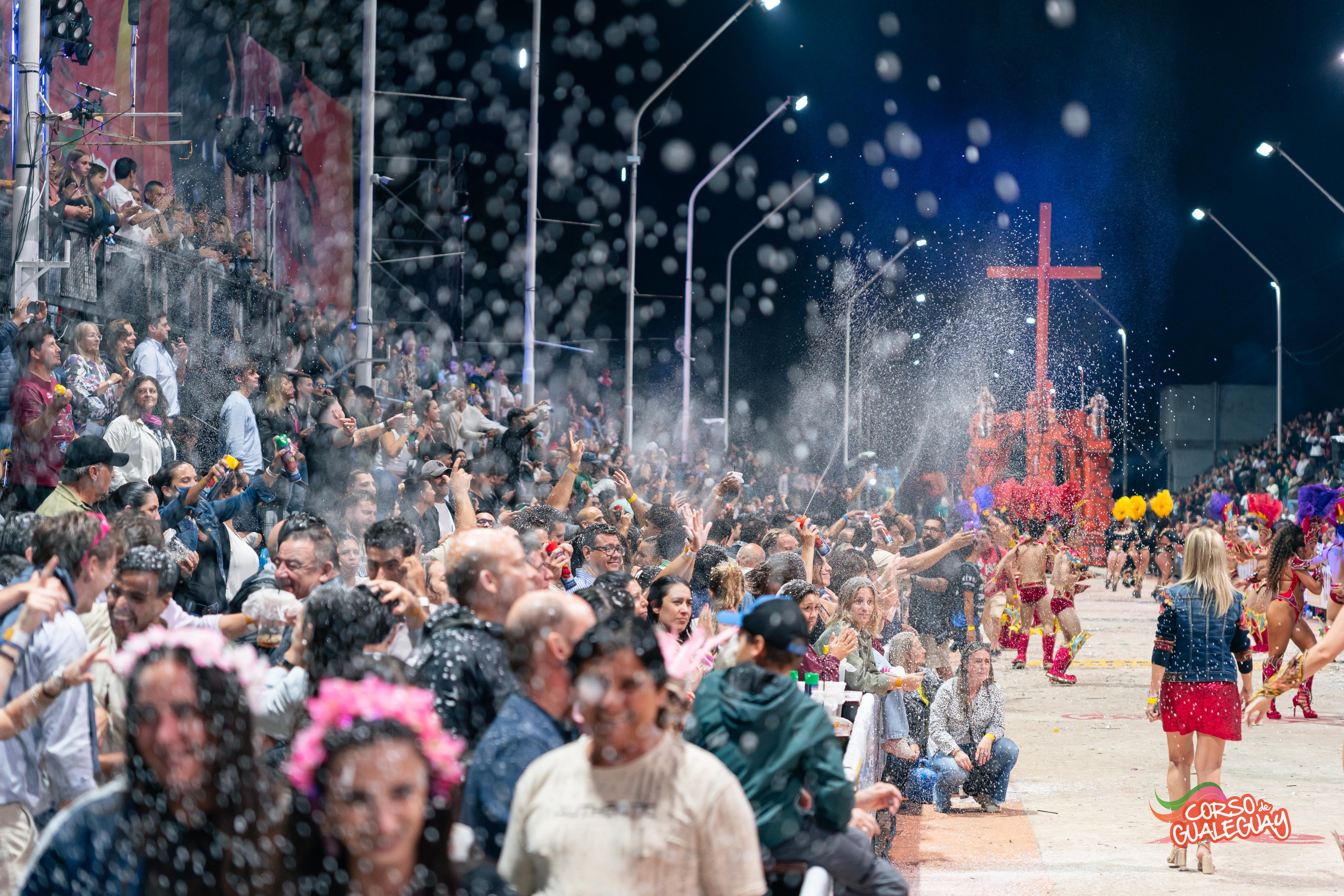 Visitantes de Buenos Aires, Santa Fe, Córdoba y otras provincias se sumaron a la fiesta en Gualeguay durante el feriado de Carnaval