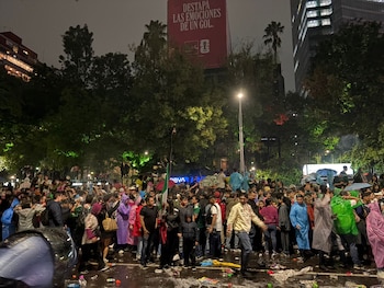 Existen al menos 10 mil trabajadores voluntarios de limpia en la capital, quienes operan sin contrato ni prestaciones, según la Comisión de Derechos Humanos de la Ciudad de México. (Luz Coello | Infobae México)